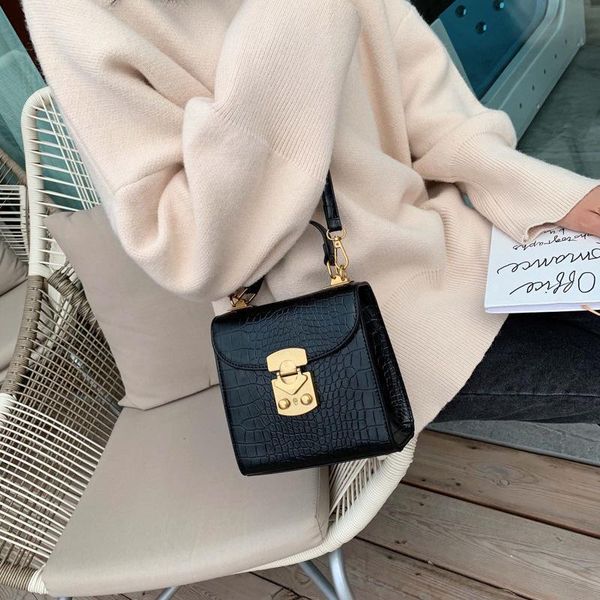 new pu leather women messenger crocodile pattern crossbody shoulder s casual females bucket fashion small square bag
new pu leather women messenger crocodile pattern crossbody shoulder s casual females bucket fashion small square bag