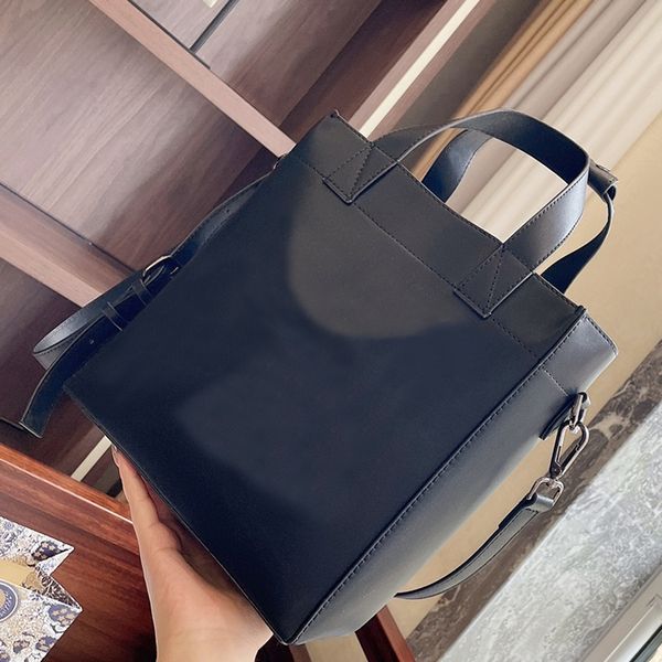 designer tote bag shoulder bags crossbody handbags cross body totes handbag luxury men and women alike high-quality genuine leather size 23
designer tote bag shoulder bags crossbody handbags cross body totes handbag luxury men and women alike high-quality genuine leather size 23