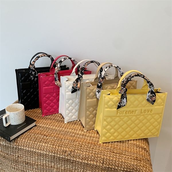 2022 factory wholesale new texture lingge large women's fashion high-capacity messenger foreign style personalized portable shoulder ba
2022 factory wholesale new texture lingge large women's fashion high-capacity messenger foreign style personalized portable shoulder ba