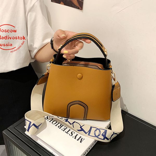 handbag bag female 2021 korean version simple portable bucket solid color double shoulder with foreign style one slant span, Black;red
handbag bag female 2021 korean version simple portable bucket solid color double shoulder with foreign style one slant span, Black;red