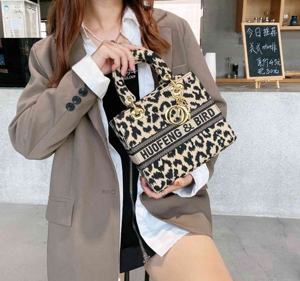 backpack leopard princess bag female 2021 portable shoulder messenger small fashion, Black;red
backpack leopard princess bag female 2021 portable shoulder messenger small fashion, Black;red
