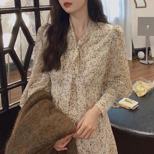 casual dresses 2021 autumn floral midi dress women long sleeve evening party vintage office lady elegant one piece korean, Black;gray
casual dresses 2021 autumn floral midi dress women long sleeve evening party vintage office lady elegant one piece korean, Black;gray