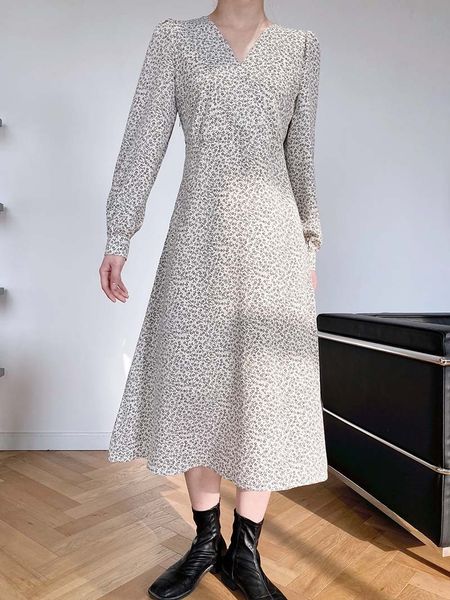 dress 2021 summer flower print v-collar slim body maxi with belt elegant women dress vestidos, Black;gray
dress 2021 summer flower print v-collar slim body maxi with belt elegant women dress vestidos, Black;gray
