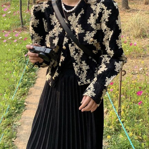retro womens jacket long sleeve cappotto donna inverno short korean gold embroidery black outwear winter spring xc078 women's jackets, Black;brown
retro womens jacket long sleeve cappotto donna inverno short korean gold embroidery black outwear winter spring xc078 women's jackets, Black;brown