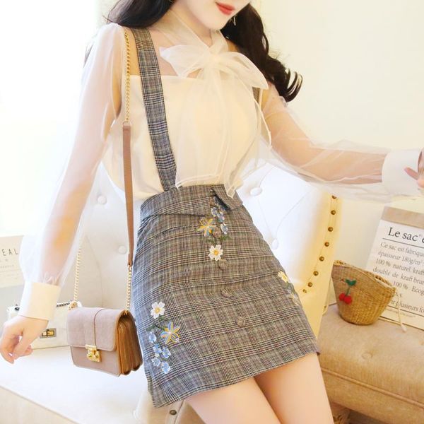 autumn wear the suit skirt gentle snow spinning unlined upper garment embroidery women's two piece pants, White
autumn wear the suit skirt gentle snow spinning unlined upper garment embroidery women's two piece pants, White
