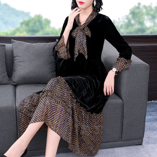 2021 style of velvet stitching printed point female thick autumn and winter high-end clothes ladies temperament dress zh001 9037, Black;gray
2021 style of velvet stitching printed point female thick autumn and winter high-end clothes ladies temperament dress zh001 9037, Black;gray