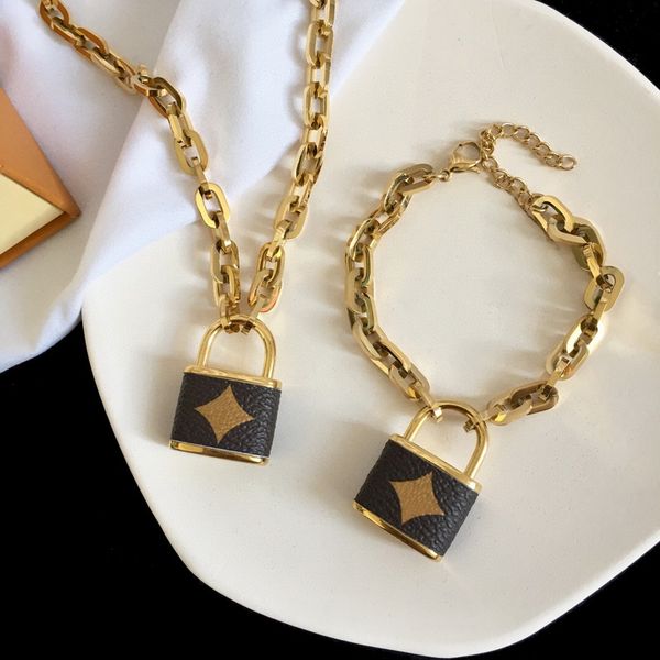 europe america fashion men lady women titanium steel 18k plated gold v initials thick necklace bracelet with wrapping leather printed flower, Silver
europe america fashion men lady women titanium steel 18k plated gold v initials thick necklace bracelet with wrapping leather printed flower, Silver