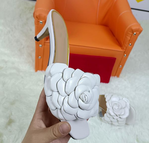 chaussures de designer valentin flowers white rose edition baby women sandals mesh yarn slippers nonslip tory breathable channel casual, Black;grey
chaussures de designer valentin flowers white rose edition baby women sandals mesh yarn slippers nonslip tory breathable channel casual, Black;grey