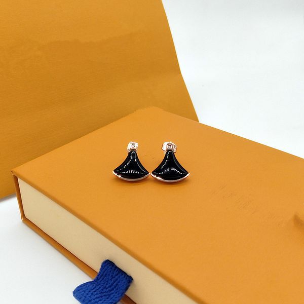 gold plate black and white titanium steel diamond earrings hoop women's oil dripping scallop luxury letter b designer gift classic jewe, Golden;silver
gold plate black and white titanium steel diamond earrings hoop women's oil dripping scallop luxury letter b designer gift classic jewe, Golden;silver