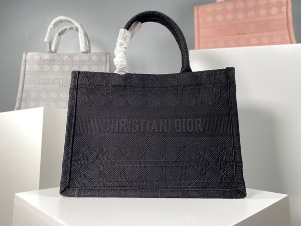 dior 2021 r luxury women's handbag fashion shoulder bag women's d-lite plaid embroidered princess bag
dior 2021 r luxury women's handbag fashion shoulder bag women's d-lite plaid embroidered princess bag