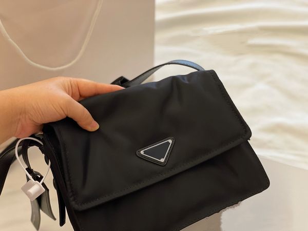 2021 woman messenger bag trendy fashion luxury outdoor leisure briefcase backpack portable messenger bag
2021 woman messenger bag trendy fashion luxury outdoor leisure briefcase backpack portable messenger bag