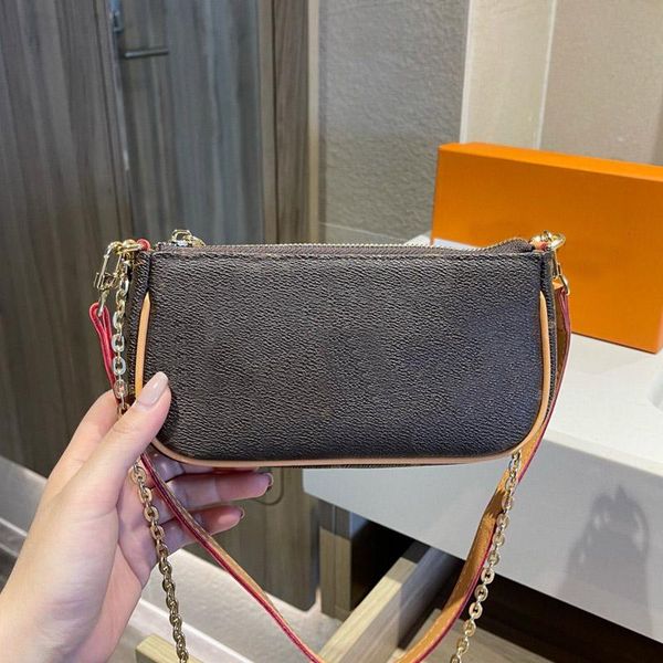 crossbar crescent bag chain package lady purse middle old flowers letter genuine leather canvas interior zipper high quality, Black;red
crossbar crescent bag chain package lady purse middle old flowers letter genuine leather canvas interior zipper high quality, Black;red