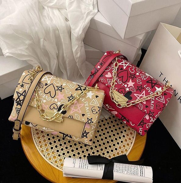 factory wholesale women handbag graffiti shoulder bag european and american fashion chain handbags street trend plaid leather messenger bags, Black;red
factory wholesale women handbag graffiti shoulder bag european and american fashion chain handbags street trend plaid leather messenger bags, Black;red