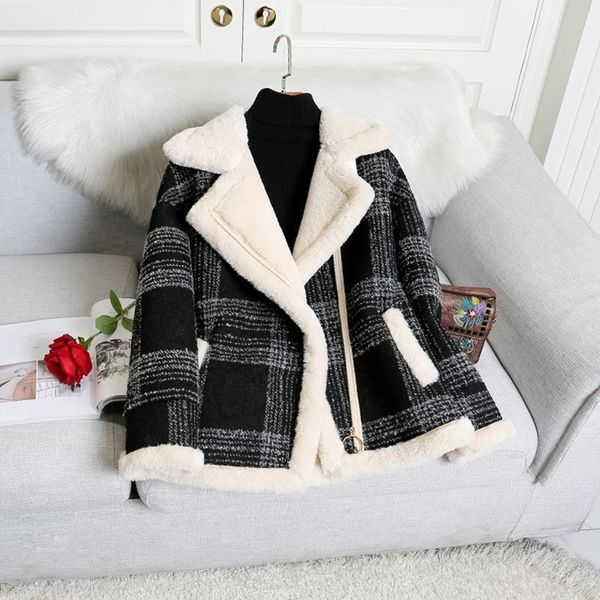 ladies' little fragrance short 2021 winter new korean loose plush plaid coat female, Black
ladies' little fragrance short 2021 winter new korean loose plush plaid coat female, Black