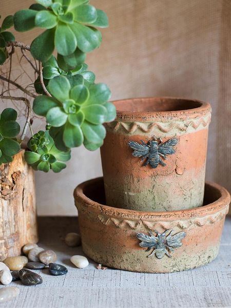 vases bee red pottery flower pot vase retro artistic american country european style 
vases bee red pottery flower pot vase retro artistic american country european style