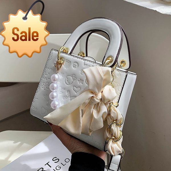 this year's popular bag 2021 new fashion embossed hand-held diana bag summer net red silk scarf women's messenger bag
this year's popular bag 2021 new fashion embossed hand-held diana bag summer net red silk scarf women's messenger bag