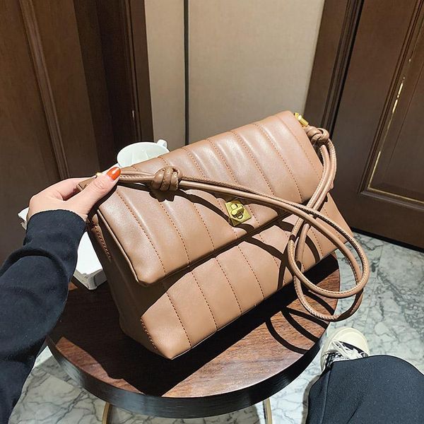 ladies double-layer portable messenger bag lipstick year luxury handbag leather shoulder designer bags
ladies double-layer portable messenger bag lipstick year luxury handbag leather shoulder designer bags