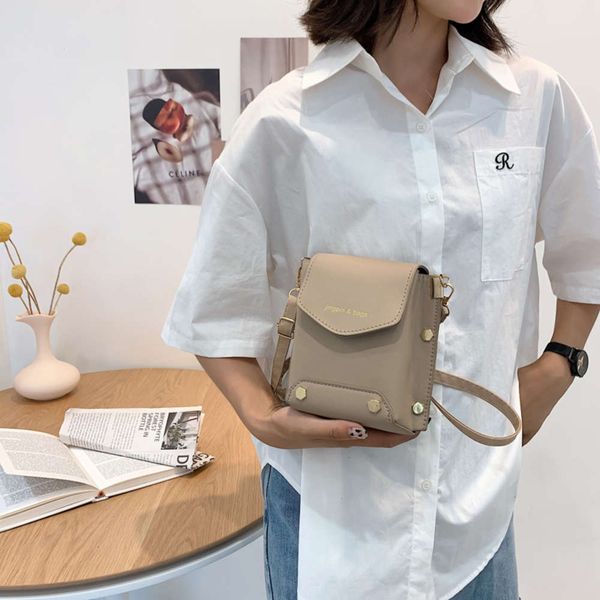 korean texture foreign style small bag women's summer 2021 fashion menger ins net red one shoulder square
korean texture foreign style small bag women's summer 2021 fashion menger ins net red one shoulder square