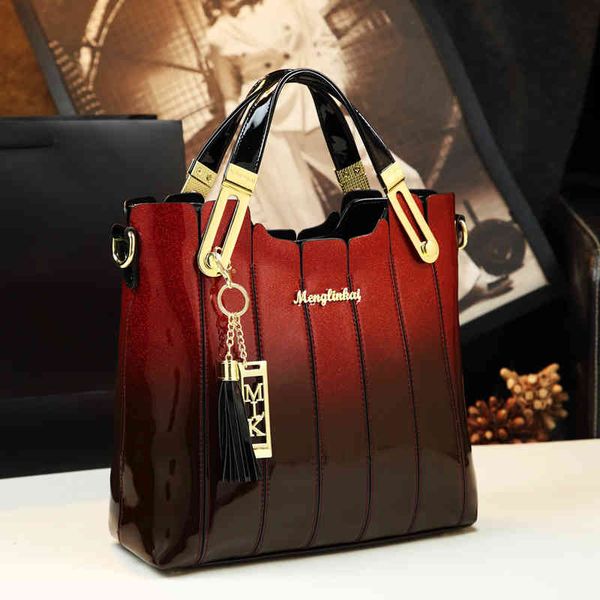 backpack ladies bag fashion single shoulder slung atmospheric handcuffs simple patent leather handbag
backpack ladies bag fashion single shoulder slung atmospheric handcuffs simple patent leather handbag