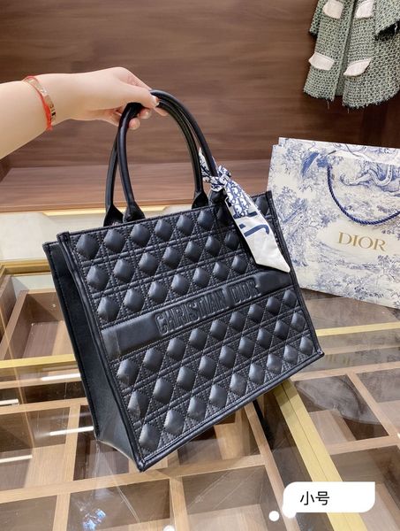 woman fashion luxury bag handbag purses classic brown leather handbags shoulder chain cross body bags tote - l5322, Red;black
woman fashion luxury bag handbag purses classic brown leather handbags shoulder chain cross body bags tote - l5322, Red;black