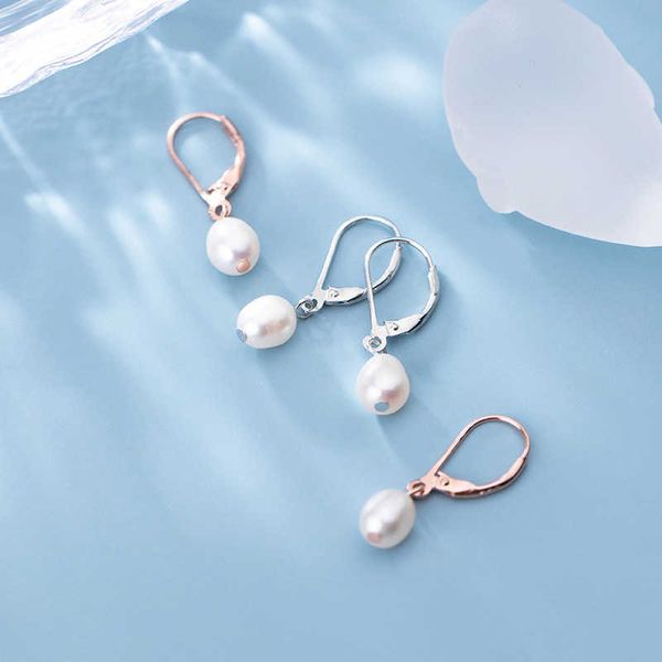 elegant pearl geometric hoop earring for women fashion 925 sterling silver 3 color oval fine jewelry accessories 210707, Golden;silver
elegant pearl geometric hoop earring for women fashion 925 sterling silver 3 color oval fine jewelry accessories 210707, Golden;silver