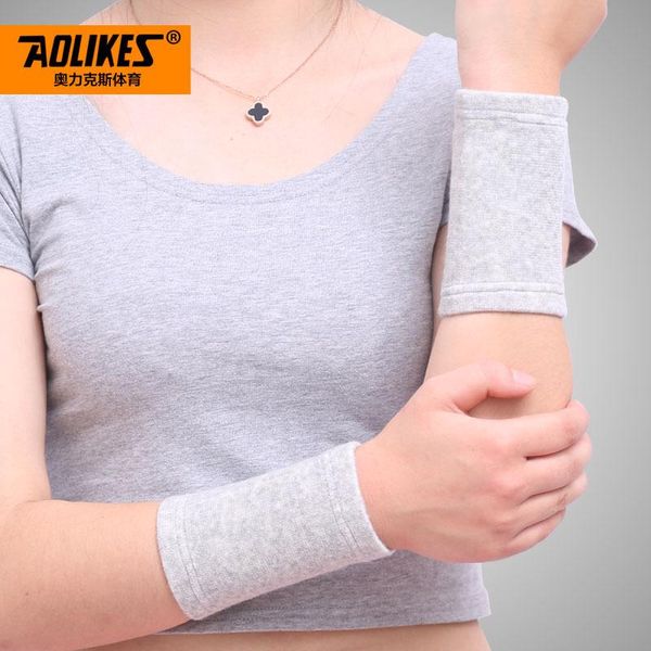 wrist support 2pcs women wristbands sport sweatband hand band sweat brace wraps guards for gym fitness volleyball basketball, Black;red
wrist support 2pcs women wristbands sport sweatband hand band sweat brace wraps guards for gym fitness volleyball basketball, Black;red