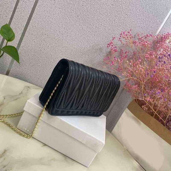 shoulder bags women crossbody messenger classic brand logo handbag high capacity fashion designer leather lady wallet 1105
shoulder bags women crossbody messenger classic brand logo handbag high capacity fashion designer leather lady wallet 1105