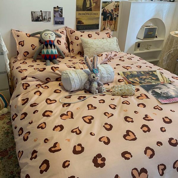 bedding sets romantic lovely princess wind pink leopard print 4-piece set student dormitory sheet quilt 3-piece
bedding sets romantic lovely princess wind pink leopard print 4-piece set student dormitory sheet quilt 3-piece