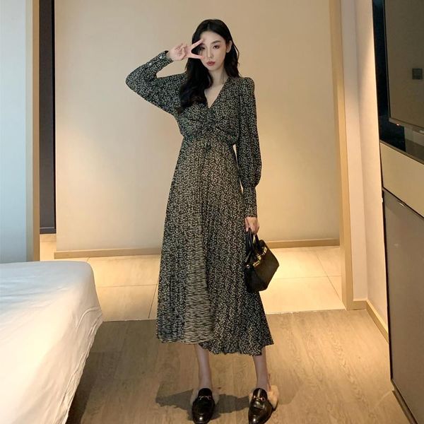 casual dresses han edition dress make firm offers gentle v-neck long floral smoke tethered hubble-bubble sleeve, backing pleated, Black;gray
casual dresses han edition dress make firm offers gentle v-neck long floral smoke tethered hubble-bubble sleeve, backing pleated, Black;gray