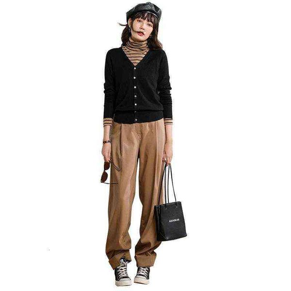 spring and autumn women's v-neck cashmere cardigan short loose large solid color thin knitted et versatile sweater, White;black
spring and autumn women's v-neck cashmere cardigan short loose large solid color thin knitted et versatile sweater, White;black