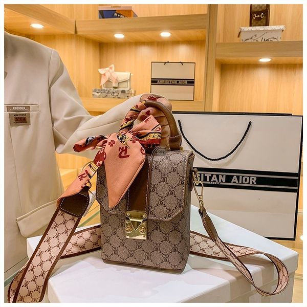 handbag net red women's bag double shoulder belt fashion single printed messenger ins box foreign style small
handbag net red women's bag double shoulder belt fashion single printed messenger ins box foreign style small
