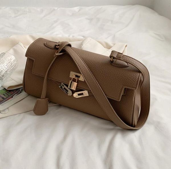 wholesale factory womens shoulder bag simple solid color leathers handbag popular in europe and america women handbags elegant atmosphere le, Black;red
wholesale factory womens shoulder bag simple solid color leathers handbag popular in europe and america women handbags elegant atmosphere le, Black;red