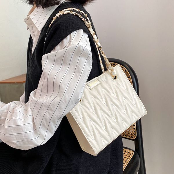 red net 2021 women's bag new fashion chain messenger korean versatile single shoulder pleated
red net 2021 women's bag new fashion chain messenger korean versatile single shoulder pleated