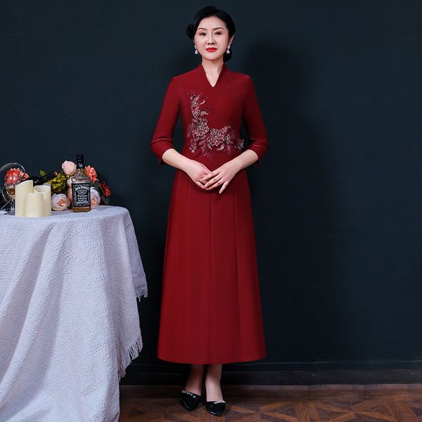luxury cheongsam long cheongsam 's low necked oder embroidery temperament wedding drs middle-aged women's qipao middle sleeve, Blue;red
luxury cheongsam long cheongsam 's low necked oder embroidery temperament wedding drs middle-aged women's qipao middle sleeve, Blue;red