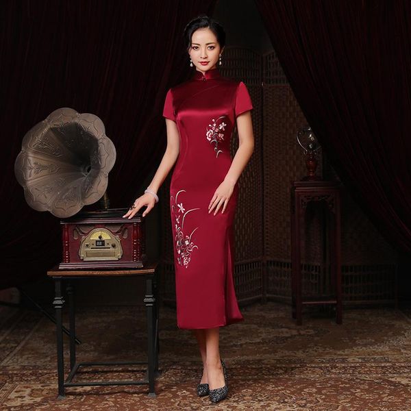 ethnic clothing 2021 wine red ladies wedding cheongsam oversize temperament embroidered dress mid-length qipao
ethnic clothing 2021 wine red ladies wedding cheongsam oversize temperament embroidered dress mid-length qipao