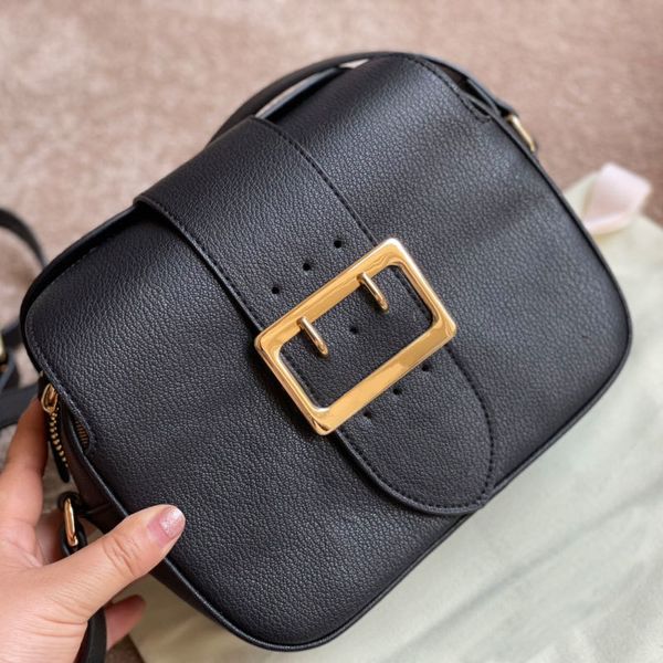 postman bag messenger purse handbag fashion crisscross pattern tote bags gold hardware buckle plain genuine leather adjustable shoulder
postman bag messenger purse handbag fashion crisscross pattern tote bags gold hardware buckle plain genuine leather adjustable shoulder
