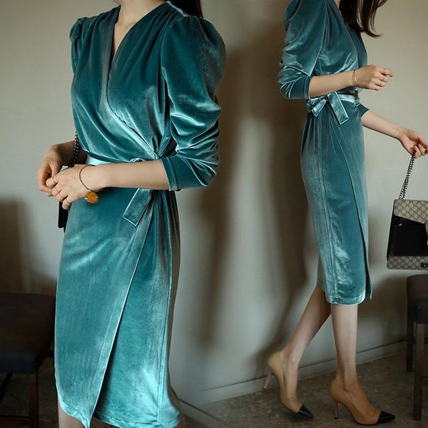casual dresses spring and autumn women's gold velvet dress long-sleeved v-neck solid color, Black;gray
casual dresses spring and autumn women's gold velvet dress long-sleeved v-neck solid color, Black;gray