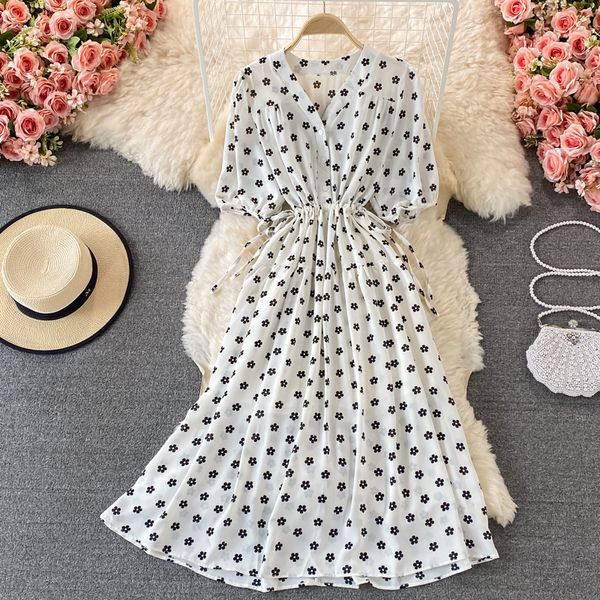 summer flower printed midi dress women vintage short puff sleeve d string big swing vestidos elegant party casual robe 2021, Black;gray
summer flower printed midi dress women vintage short puff sleeve d string big swing vestidos elegant party casual robe 2021, Black;gray