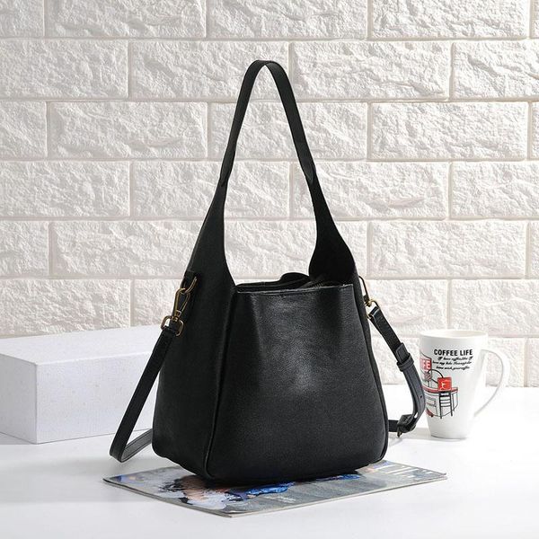 totes form vintage genuine leather women bag 2021 nature soft cowhide large capacity solid color shoulder & crossbody bags
totes form vintage genuine leather women bag 2021 nature soft cowhide large capacity solid color shoulder & crossbody bags