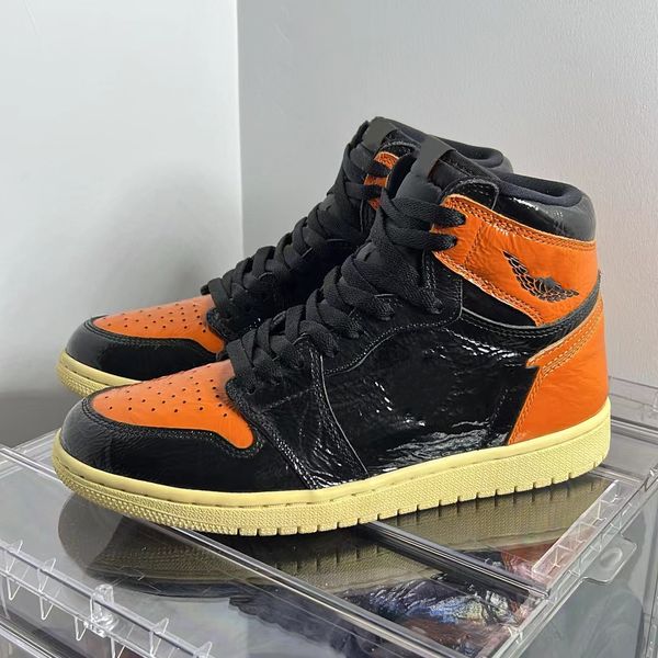 mens 1 high og basketball shoes jumpman 1s shattered backboard 3.0 men women black bright orange sneakers trainers with box
mens 1 high og basketball shoes jumpman 1s shattered backboard 3.0 men women black bright orange sneakers trainers with box