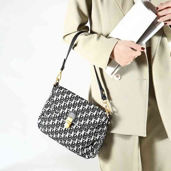80% off canvas bag new fashion texture versatile messenger is year's popular underarm handbags, Black;red
80% off canvas bag new fashion texture versatile messenger is year's popular underarm handbags, Black;red