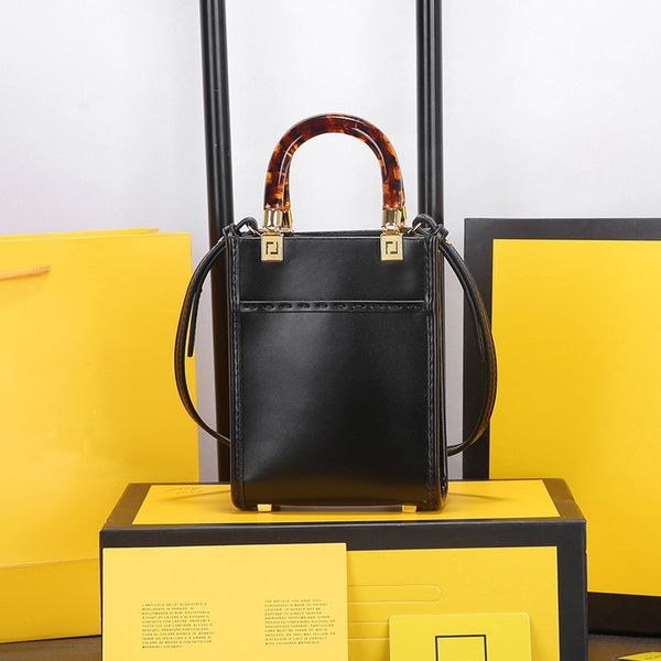 design 2021 new luxury women's fashion leather shoulder mini hand oblique span small square bag
design 2021 new luxury women's fashion leather shoulder mini hand oblique span small square bag