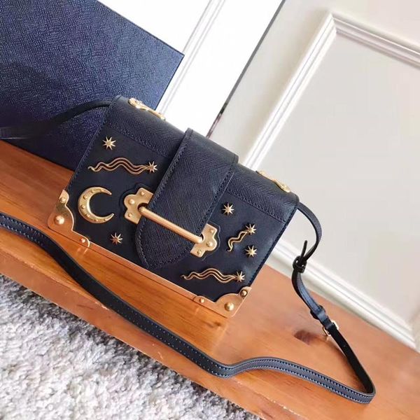 style adopt imported cowhide imported sheepskin inside the most female style at present fashion bags fashion perfect
style adopt imported cowhide imported sheepskin inside the most female style at present fashion bags fashion perfect