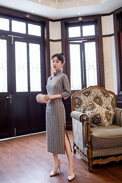 autumn style cotton and linen national literary improved plaid mid-length long-sleeved cheongsam traditional ethnic clothing, Red
autumn style cotton and linen national literary improved plaid mid-length long-sleeved cheongsam traditional ethnic clothing, Red