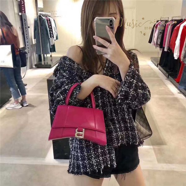 genuine leather handbags 2021 new trendy wild fashion crocodile pattern hourglass bag messenger portable small bag star same bag c0601
genuine leather handbags 2021 new trendy wild fashion crocodile pattern hourglass bag messenger portable small bag star same bag c0601