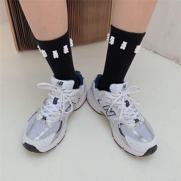 2021 autumn and winter children' ins bear thin strip pile solid color middle tube socks, Red;black
2021 autumn and winter children' ins bear thin strip pile solid color middle tube socks, Red;black