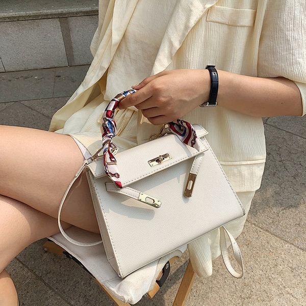 70% factory store this year's popular silk scarves, portable 2021 fashion messenger bags, summer texture
70% factory store this year's popular silk scarves, portable 2021 fashion messenger bags, summer texture