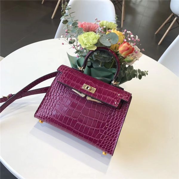 new mini crocodile pattern second generation bag genuine leather 2021 produced cowhide leather single-shoulder bag crossbody small bag fashi
new mini crocodile pattern second generation bag genuine leather 2021 produced cowhide leather single-shoulder bag crossbody small bag fashi