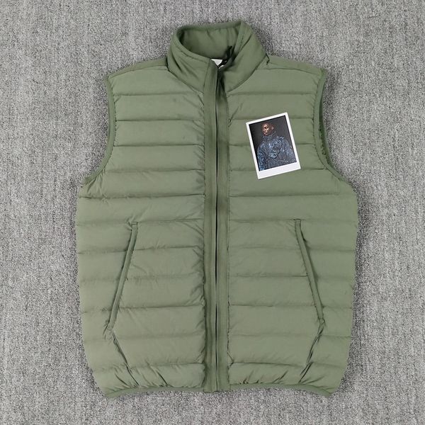 Stone Pirates 21ss Compass sign down vest Simple style Men's winter thin warm sleeveless coat stand collar, Black;white
Stone Pirates 21ss Compass sign down vest Simple style Men's winter thin warm sleeveless coat stand collar, Black;white