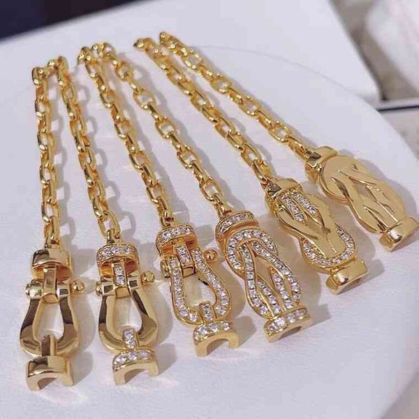 chain hand catenary f's horseshoe bracelet 925 sterling silver plated 18k gold inlaid diamond horseshoe buckle bracelet full rough 8-ch, Black
chain hand catenary f's horseshoe bracelet 925 sterling silver plated 18k gold inlaid diamond horseshoe buckle bracelet full rough 8-ch, Black